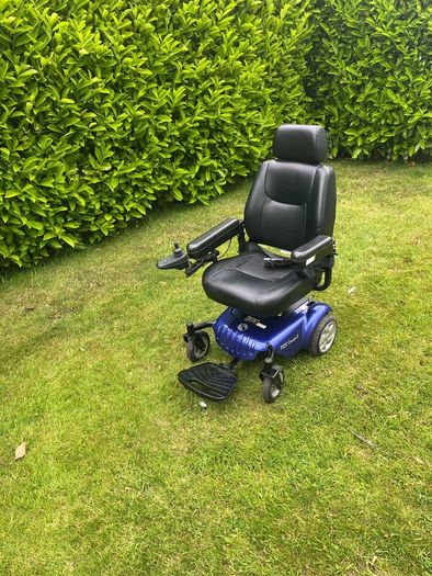 Compact wheelchair