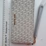 NEW Michael Kors Women's Jet Set Travel Purse/Wallet Image 6