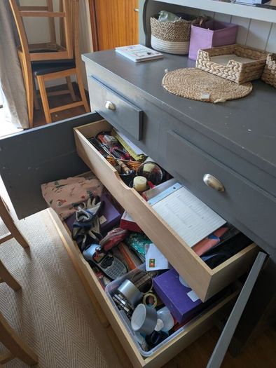 Pine dresser kitchen hutch with 2 x drawers and pull out drawers