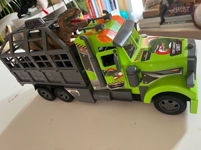 Super Wheelz Lights & Sounds Dinosaur Hauler