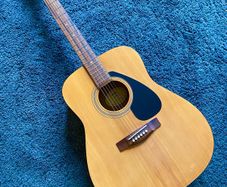YAMAHA F310 Acoustic Guitar