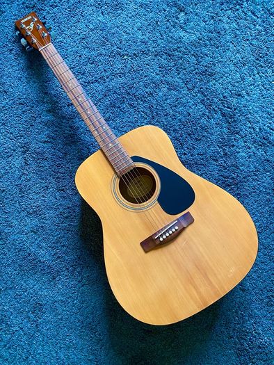 YAMAHA F310 Acoustic Guitar