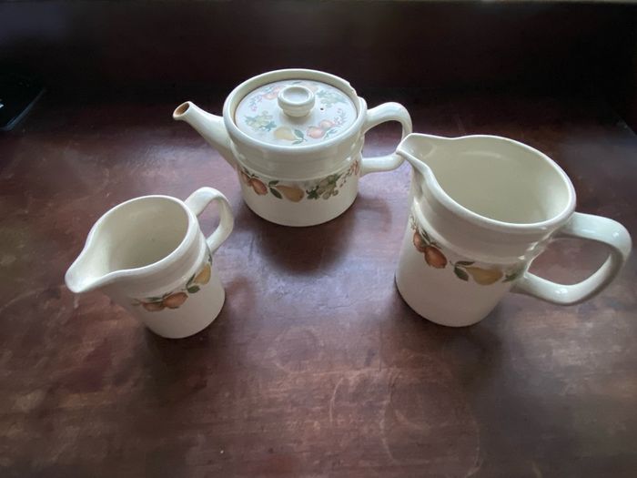 Wedgewood 'Quince' Dinner Service Set