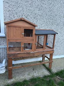 rabbit hutch on stand/ off stand