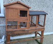 rabbit hutch on stand/ off stand