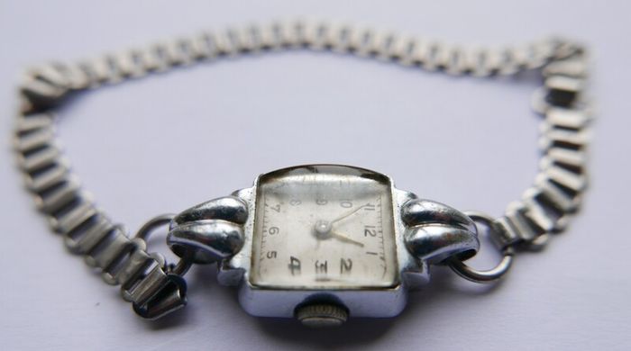 Vintage 1940 / 1950s art deco Silver Chrome Square Bezel Case Ladies watch / art deco cocktail watch, works well