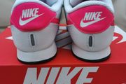Girl's NIKE runners NEW size UK 9.5