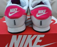Girl's NIKE runners NEW size UK 9.5
