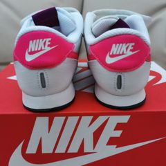 Girl's NIKE runners NEW size UK 9.5