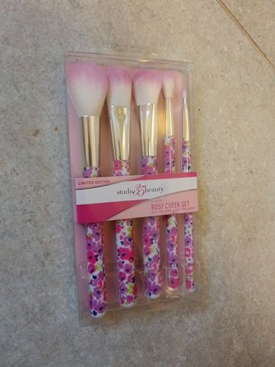 Rosy cheek make up brush set