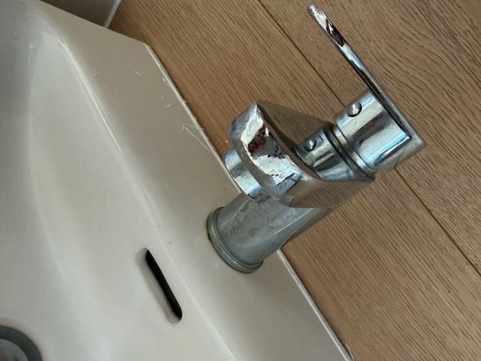 2x Wall Hung Bathroom Sinks with Taps 40 x 38cm
