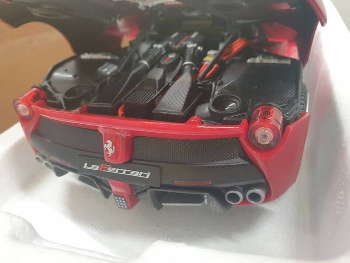 1.18 Die.cast Model La. Ferrari.