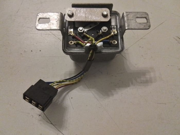 Datsun 12 Volt Regulator.