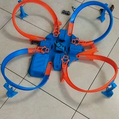 Hot wheels criss cross crash