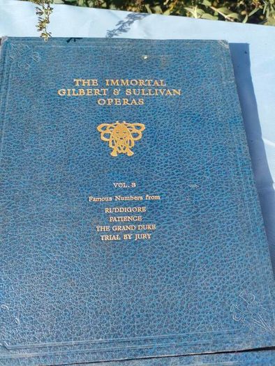 Volumes 1-4 Gilbert & Sullivan Operas