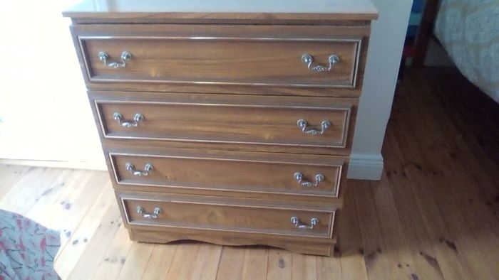 chest of drawers