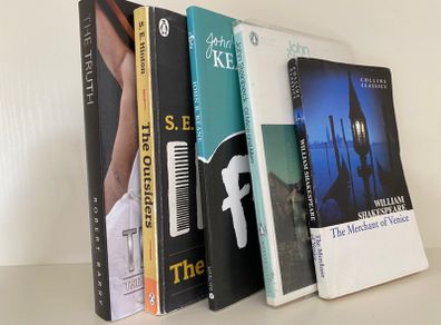School Classic Books Shakespeare Steinbeck Outsiders Of Mice and Men