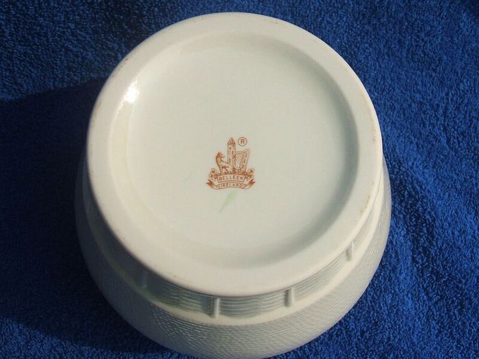 BELLEEK 'THISTLE' COOKIE JAR (7th Mark) - a lovely parian ware jar complete with lid (c.1980's)