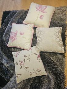 4 Pillows
