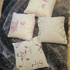 4 Pillows
