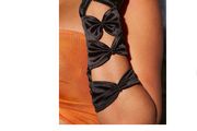 Stylish Black Satin Like Gloves - new - great accessory