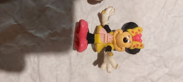 Minnie mouse ,walt disney vintage watch collection,plus 2 free used toys ,used condition, free shipping within Ireland, sold as is.