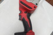 Milwaukee M12 PVC pipe cutter And battery