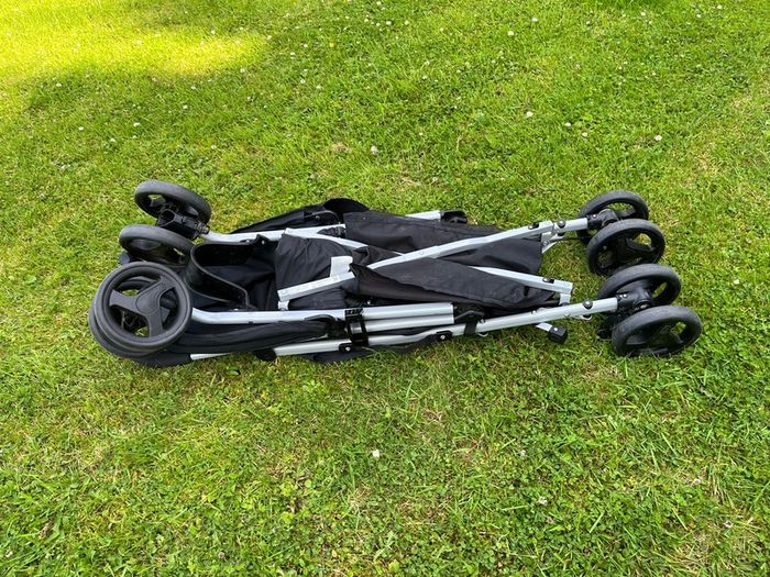 Joie Lightweight foldable stroller with rain cover