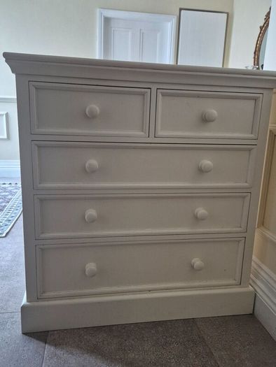 Chest of drawers