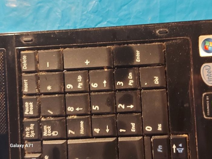 Samsung R610 15.6 inch Laptop, 3GB Ram, 300GB HDD, Intel Core 2 Duo CPU T6400 2.00GHz, indows 7 Home Premium, Chrome, Youtube, and VLC for best movie experience