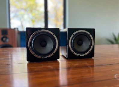 Avantone Active Mixcubes speakers + chargers