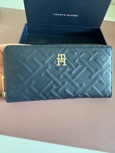 Tommy Hilfiger Purse/Wallet - Brand new in box
