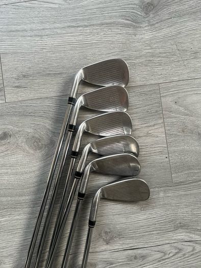 Golf iron set
