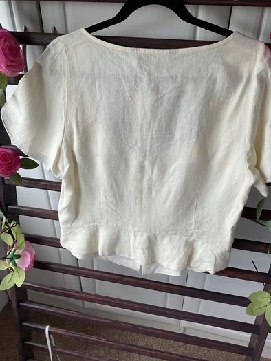 blouse Bnwt cream bell sleeve button front size large