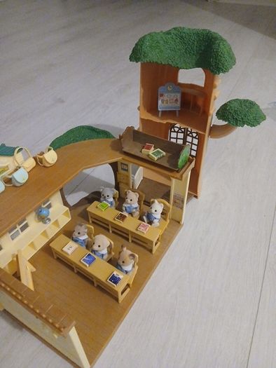 Sylvanian Families Country Tree School and Sylvanian Families Nursery Playmates Babies Set.