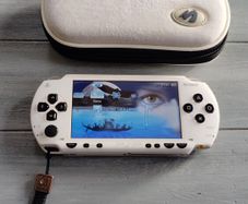 Psp White 1004 Modded 64gb original battery original charger