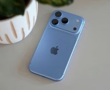 iphone 18 pro eSIM USA model unlocked.  with receipt no offers no swaps
