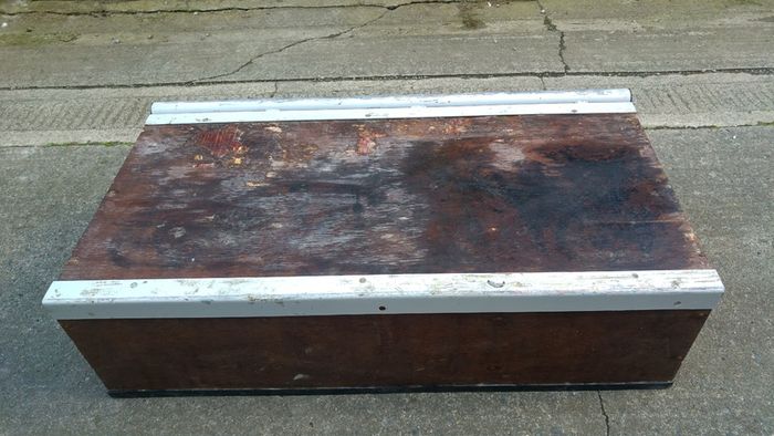 Skateboard/Rollerblade/Scooter grind box with flat edge and round bar