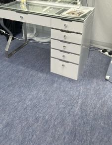 Vanity unit with Hollywood mirror