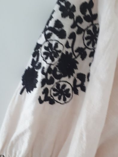 Top cream and black
