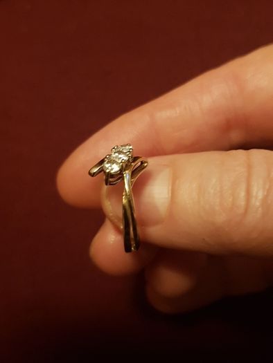 9 ct gold ring