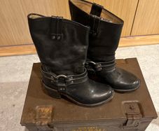 ladies boots Frye