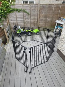 Very loong (5metres / more than 16ft) baby gates, doors can be swapped with other elements, lockable angles