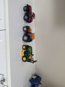 Toy model tractors