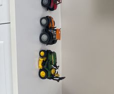 Toy model tractors