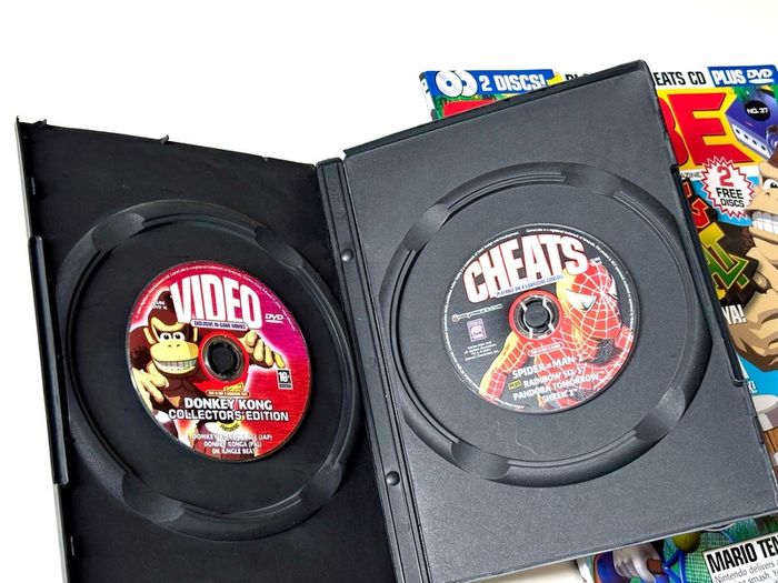 Cube No.37 - Nintendo GameCube Magazine - with Donkey Konga Special Edition 2 Discs