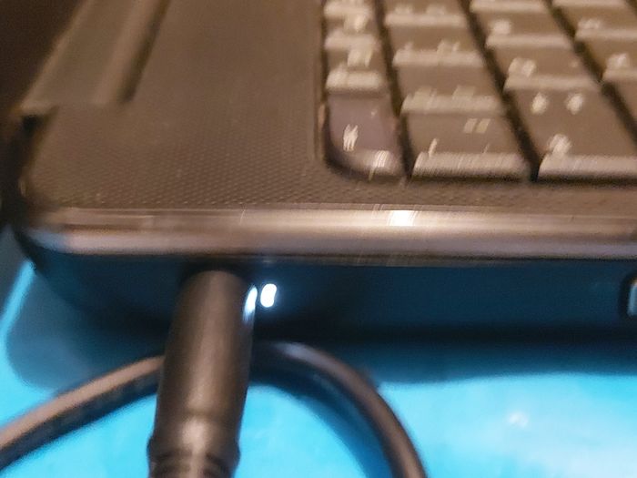 Compaq Presario CQ60-218EA 15.6 Laptop, AMD Semprom SI-42 2.1GHz, Windows Vista, 2GB Ram, 500GB HDD in Excellent condition, a True Blast from the Past