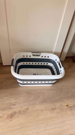 Foldable laundry basket