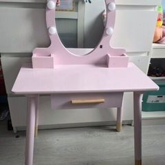 Kids light up vanity unit. Few little marks on it but works fine.