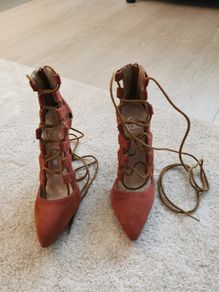 Ladies Heels- size 5